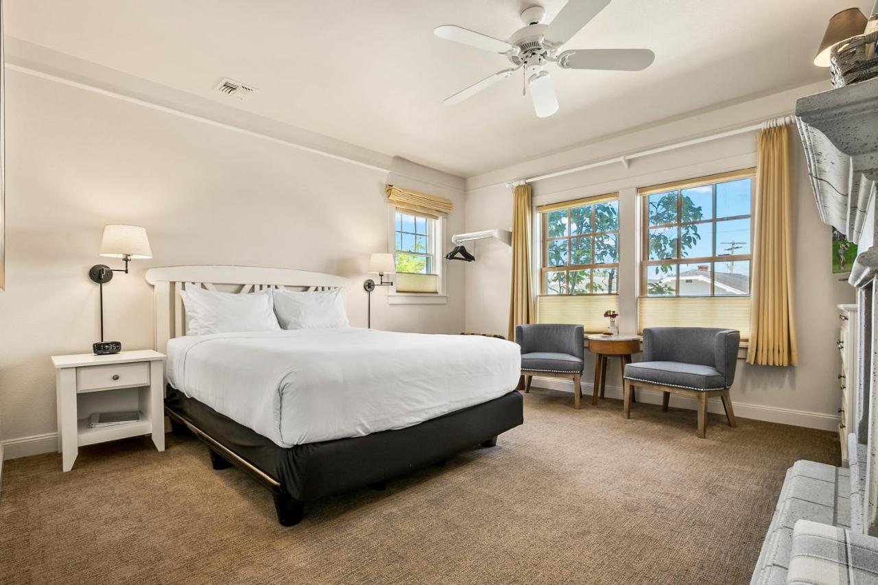 Saratoga Inn Langley Ngoại thất bức ảnh